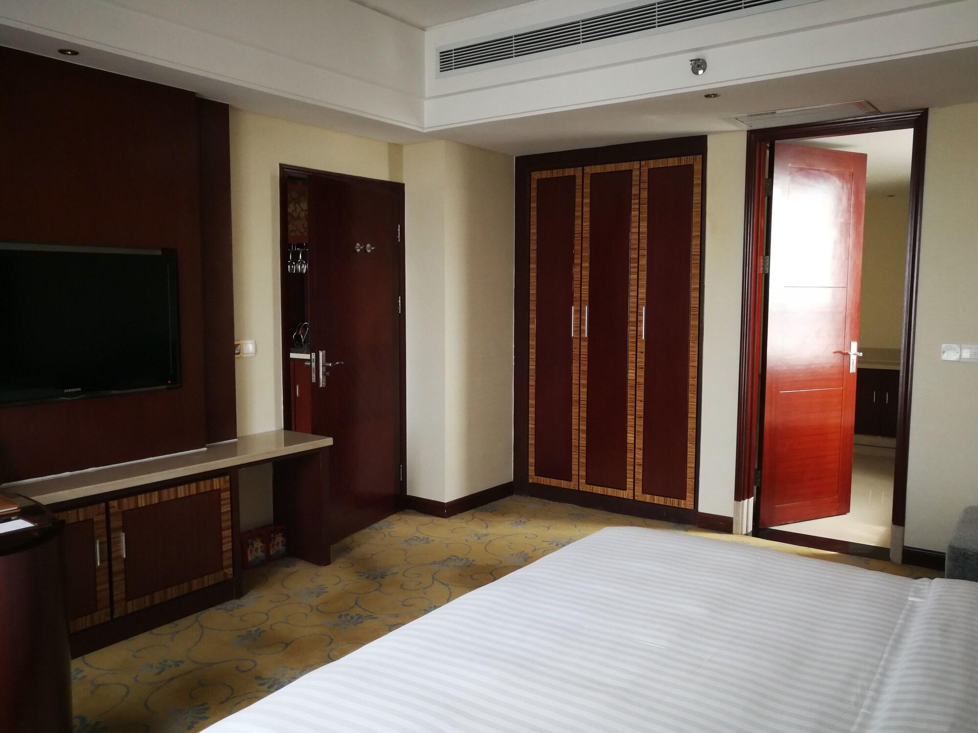 גואנגג'ואו Daysun International Hotel מראה חיצוני תמונה